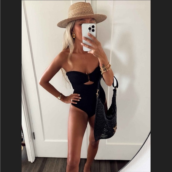 NWT Women's Crochet U Wire Medium
Coverage One Piece Swimsuit - Shade & Shore - Picture 4 of 6